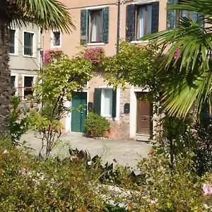 Sestiere Dorsoduro, A Due Passi Da Zattere Venice